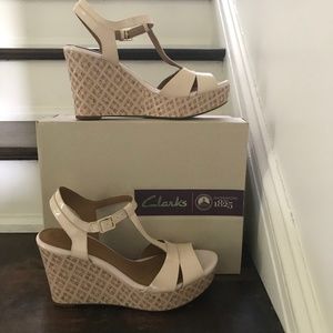 Clarks Amelia Roma pink patent wedge sandal 9.5